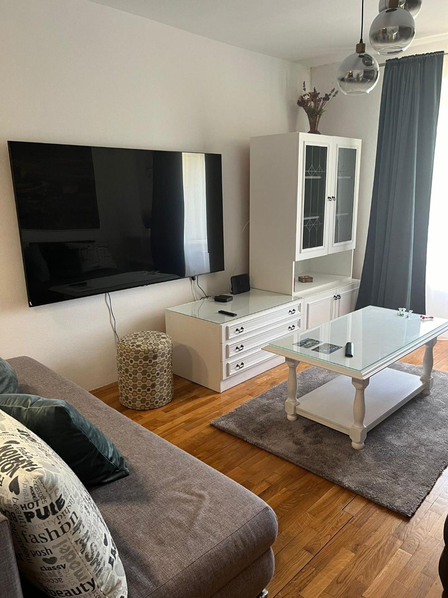 Main Street Apartment Ston